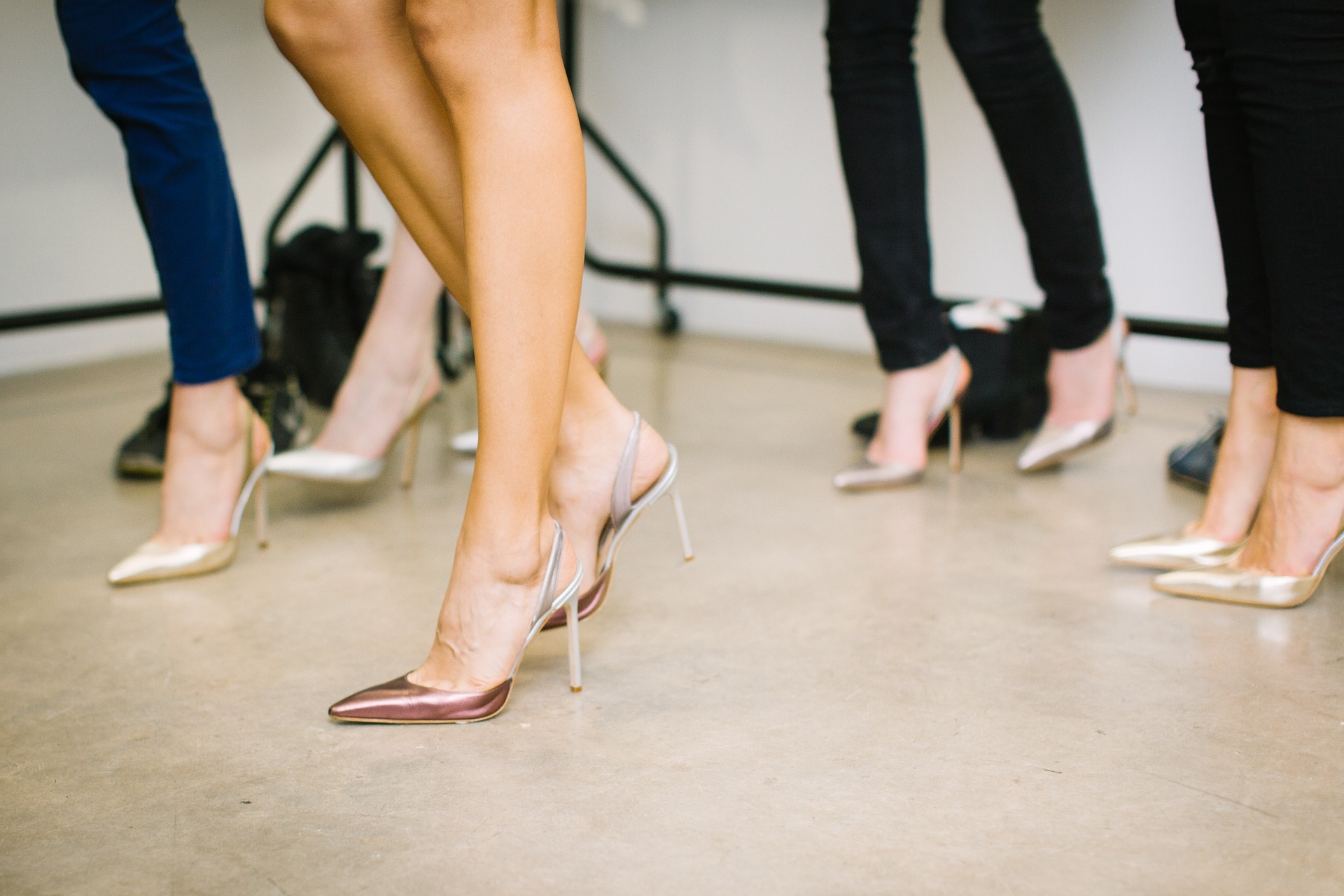 Al momento stai visualizzando L’oggetto del desiderio femminile | storia delle scarpe con i tacchi